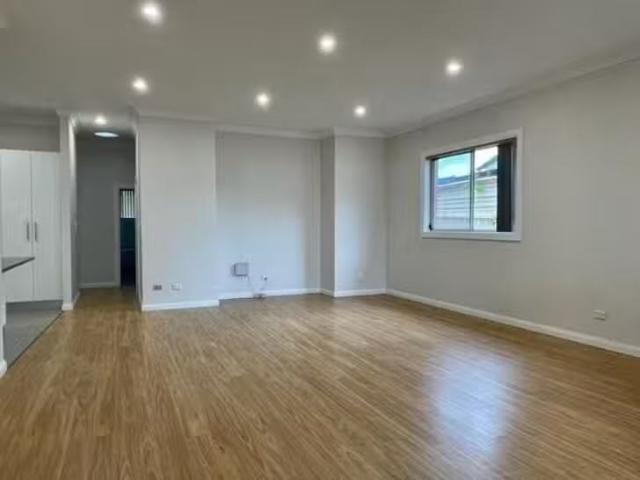House for rent in Wollongong West, New South Wales