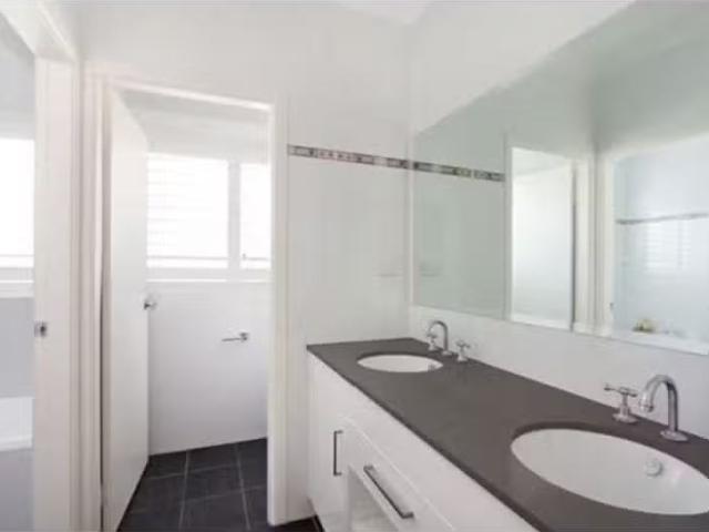 House for rent in Wollongong West, New South Wales