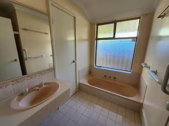 House for rent in Ballajura, Western Australia