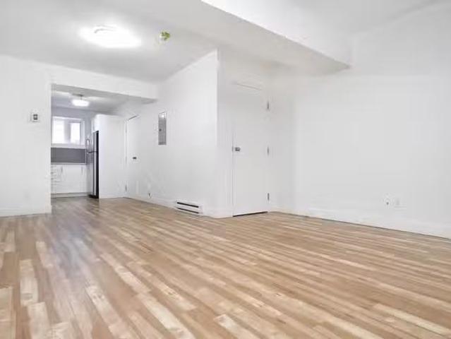 Condo for rent in Westmount, Quebec