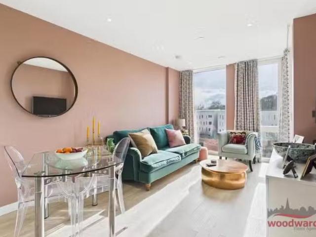 Apartment for rent in College Park, Greater London
