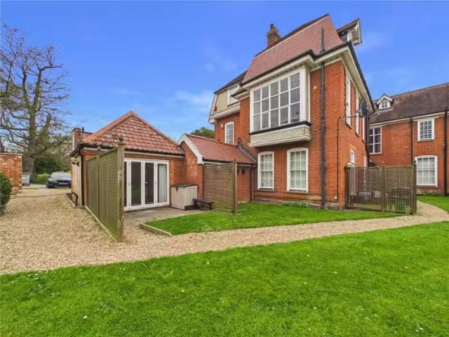 Apartment for rent in Chelmondiston, Suffolk