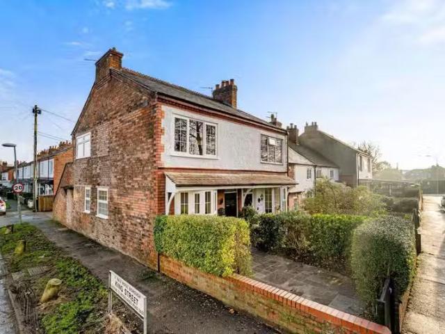 House for rent in Cuddington, Cheshire