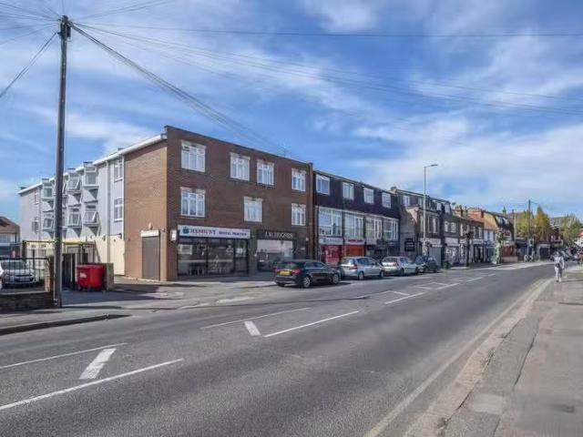 Apartment for rent in Perryfields, West Sussex