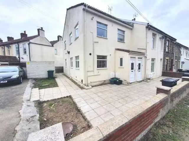 House for rent in Kingswood