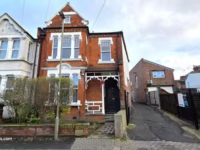 House for rent in Burnt Oak, Greater London