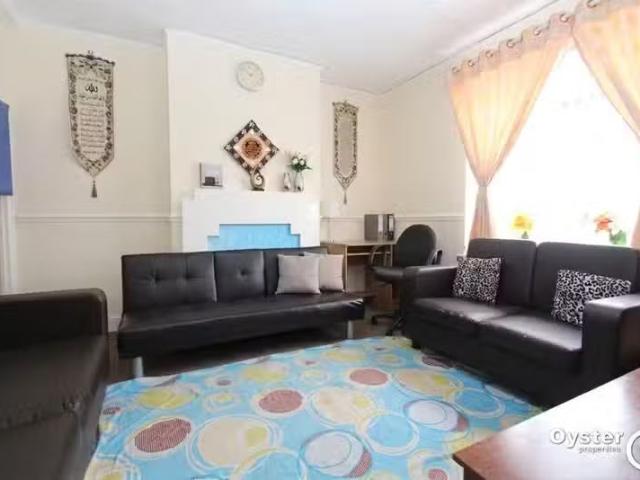House for rent in Burnt Oak, Greater London