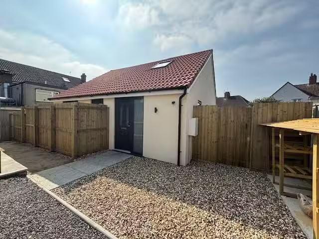 House for rent in Kingswood, School House