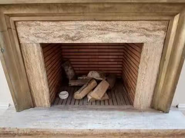 House for rent in Calderstones