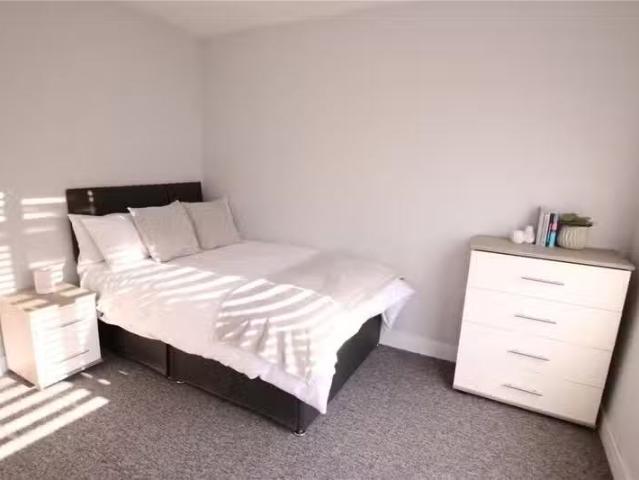 Apartment for rent in Kingswood, School House