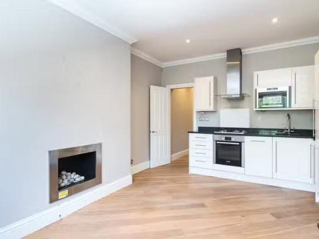 Apartment for rent in Blackhills, Surrey