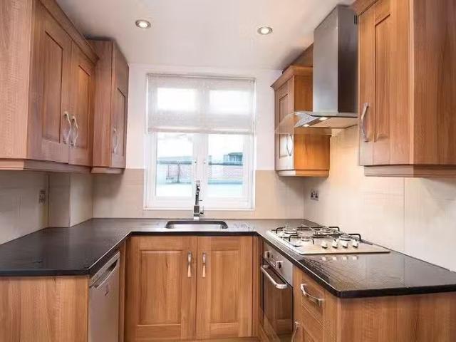 Apartment for rent in Blackhills, Surrey
