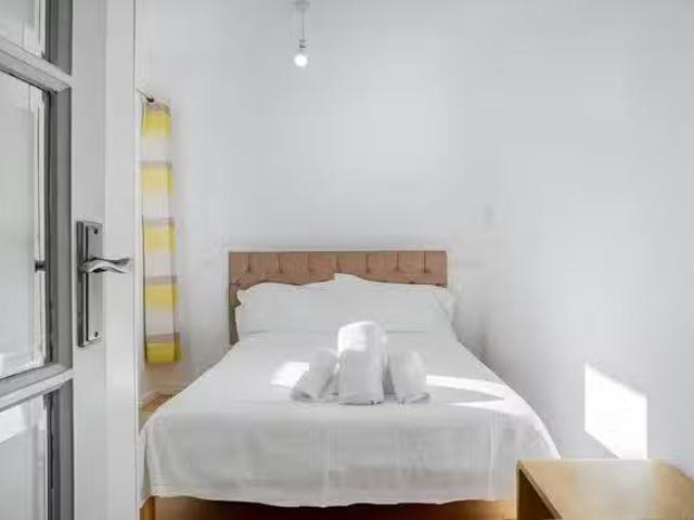 Apartment for rent in Colnbrook with Poyle, Slough