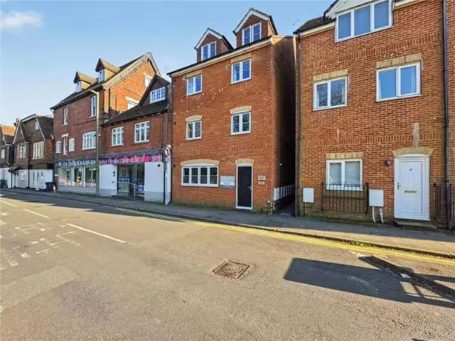 Apartment for rent in Fole, Surrey