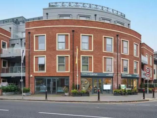 Apartment for rent in Blackhills, Surrey