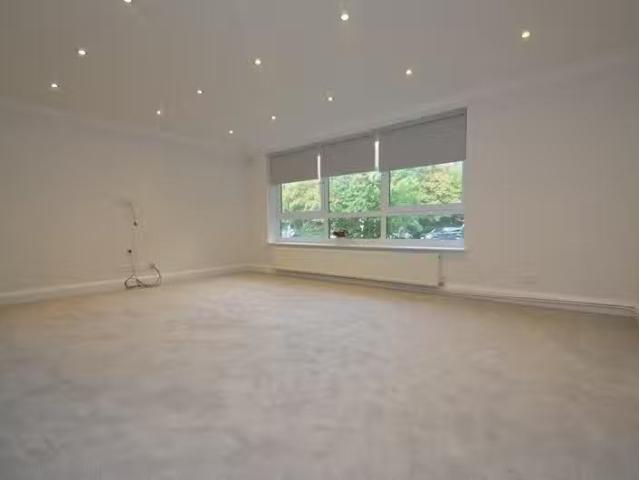Apartment for rent in Northwood, Greater London