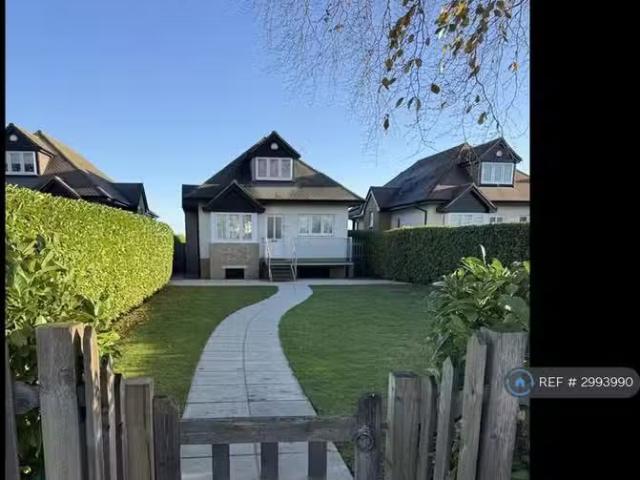House for rent in Row Town, Surrey