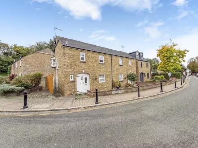 House for rent in Swanscombe and Greenhithe, Monks Orchard