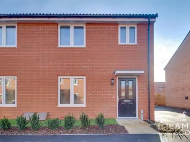 House for rent in London Borough of Ealing, Greater London