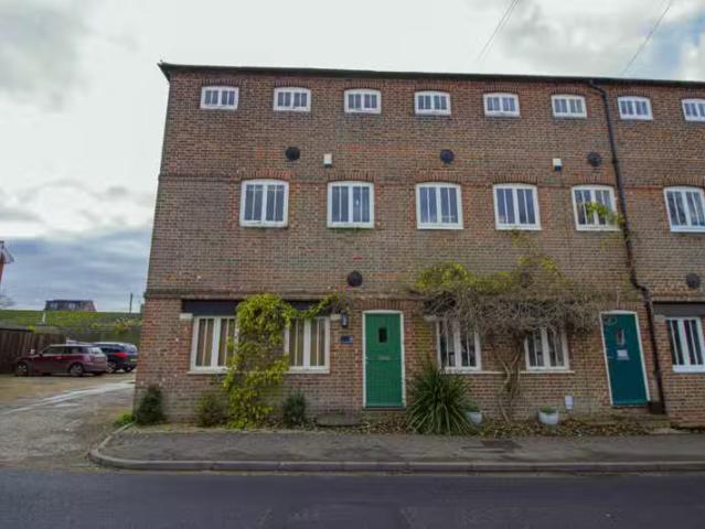House for rent in Chelmondiston, Suffolk