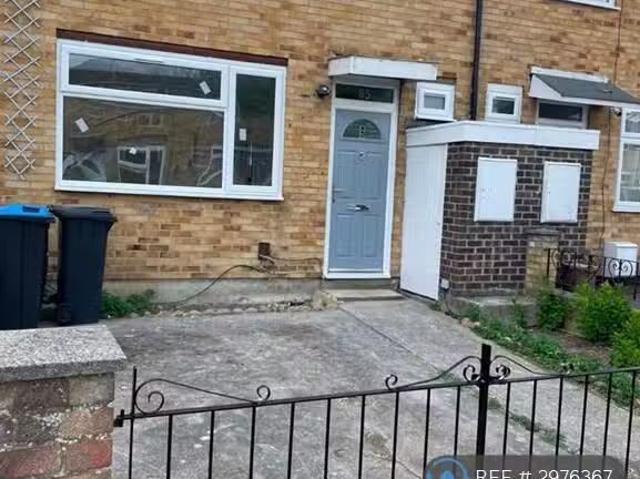 House for rent in Ponders End, Greater London