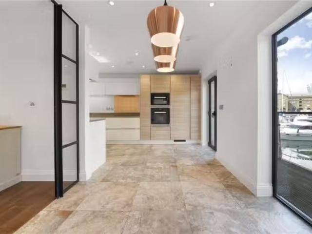 Apartment for rent in Lyons, Greater London