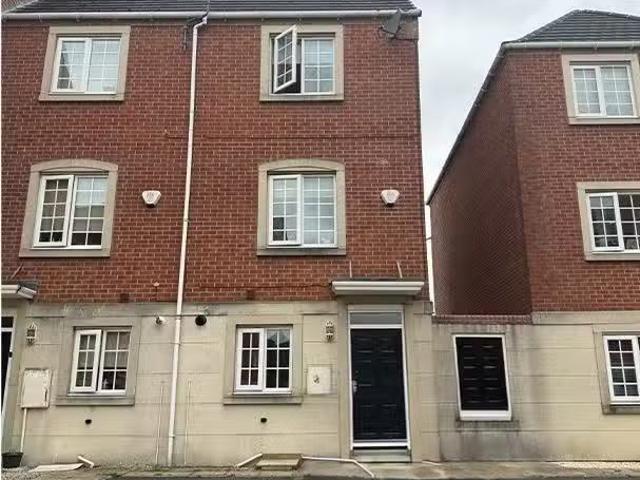 House for rent in Pear Tree Lane - Industrial Estate, Quarry Bank