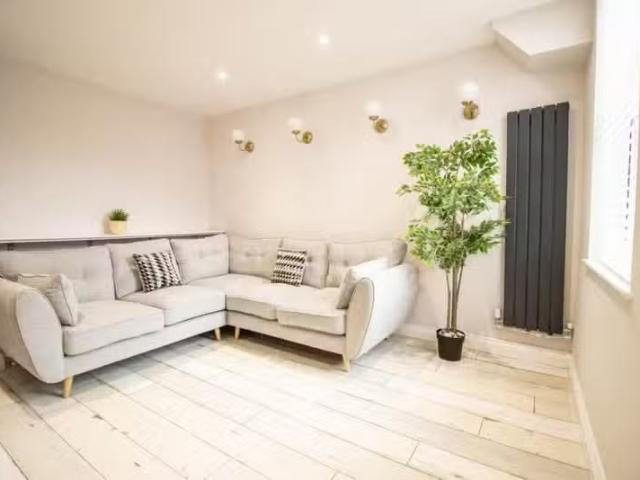 House for rent in Calderstones