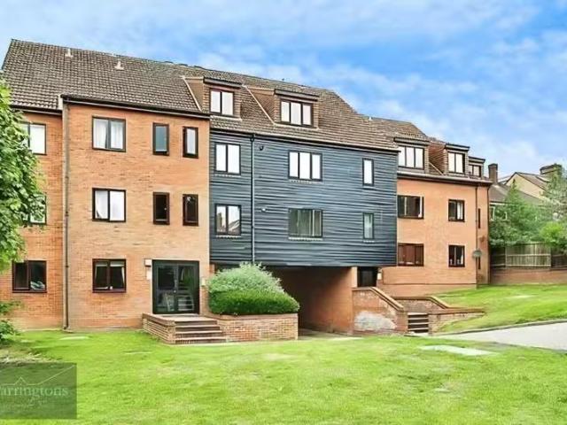 Apartment for rent in Brook Street, Navestock Side