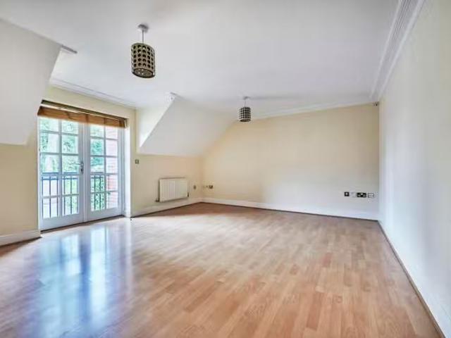 Apartment for rent in St Albans, Five Acres