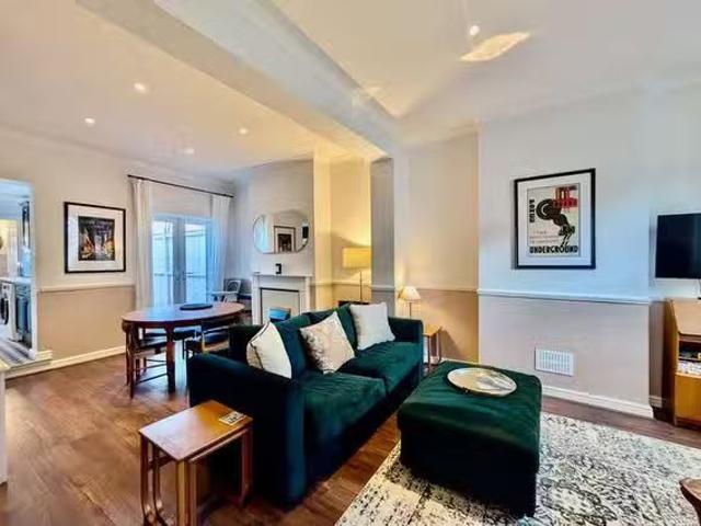 Apartment for rent in Longlands, Greater London