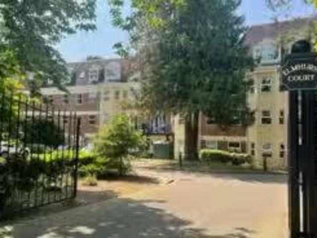 Apartment for rent in Heol-las, Surrey