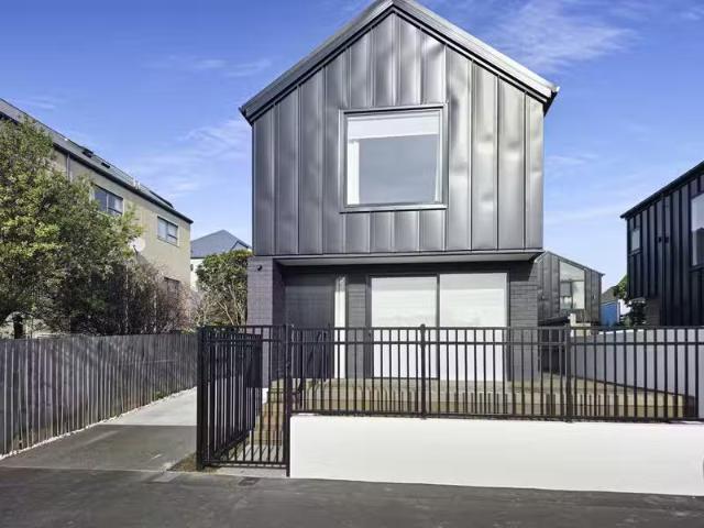 House for rent in Chaslands, Canterbury