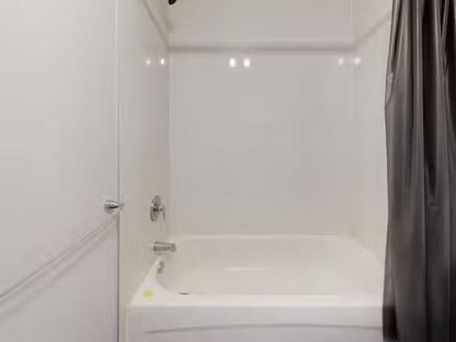 Condo for rent in St. Leonard's, Quebec