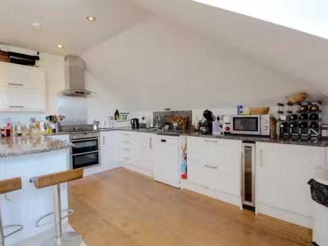 House for rent in Plasnewydd, Falcon Lodge