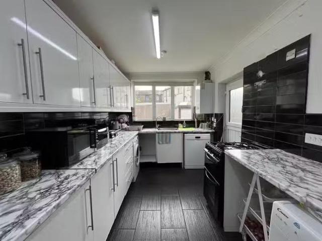 House for rent in Lower Wyke, West Yorkshire