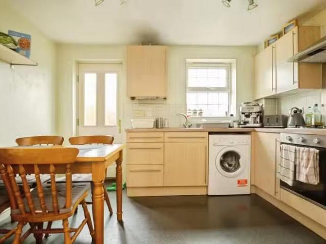 House for rent in Pengam Green, Falcon Lodge