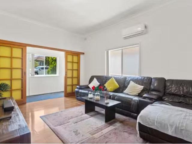 House for rent in Wollongong West, New South Wales