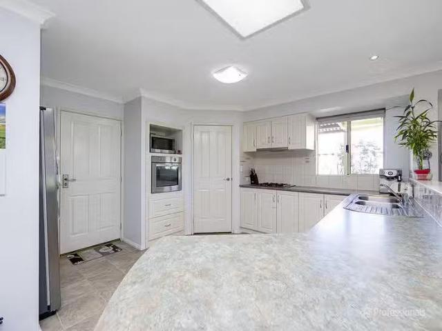 House for rent in High Wycombe, Western Australia