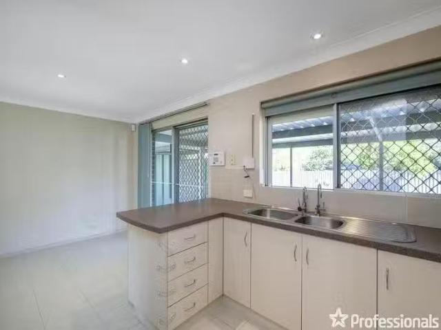 House for rent in Forrestfield, Western Australia