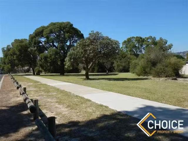 House for rent in Forrestfield, Western Australia