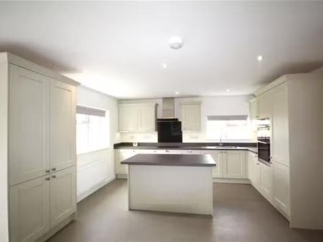 House for rent in Colney Hatch, Greater London