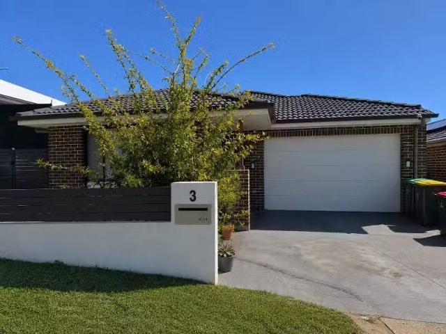 House for rent in Rosemeadow, Sydney