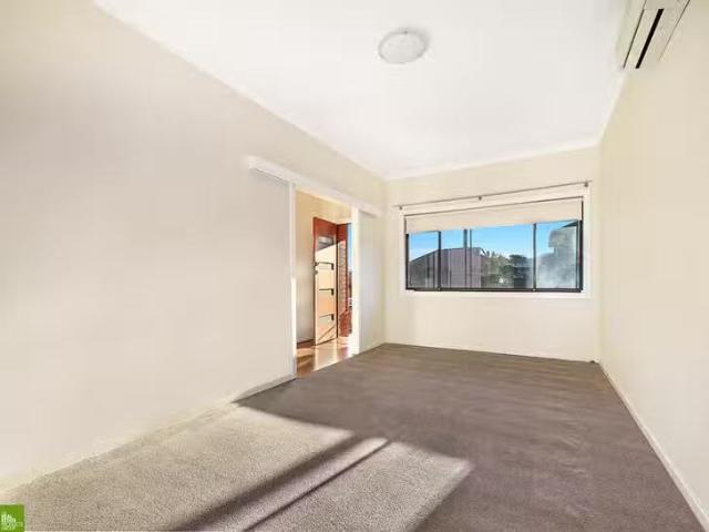 House for rent in Wollongong West, New South Wales