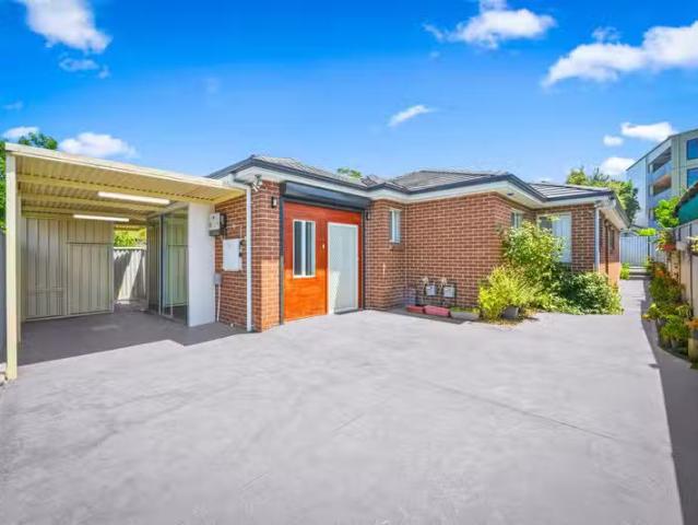 House for rent in Girraween, Sydney