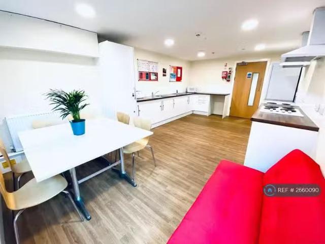 House for rent in Green Close, Warwickshire