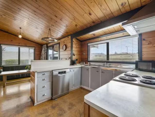 House for rent in Chaslands, Canterbury