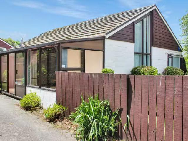 House for rent in Chaslands, Canterbury