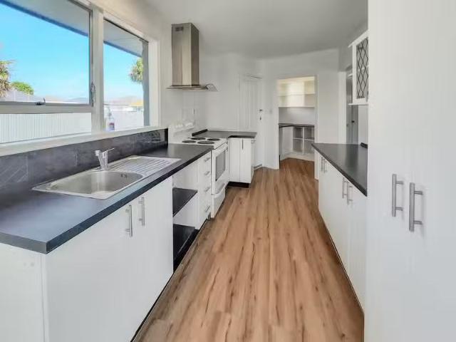 House for rent in Chaslands, Canterbury