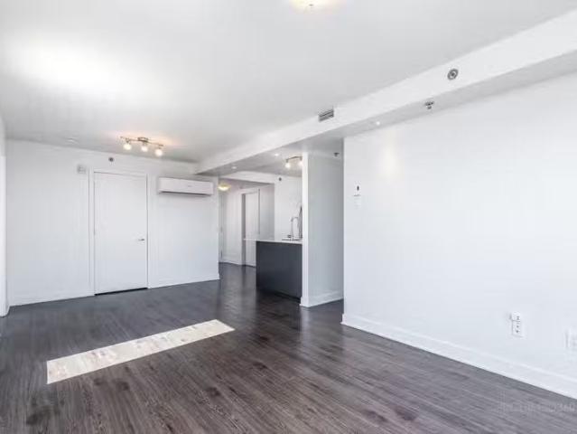 Condo for rent in Hampstead, Quebec